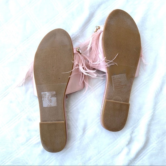 Shoe Dazzle Nia Faux Feathered Jeweled Slide Flat Sandal Boho Size 7 - Picture 11 of 16